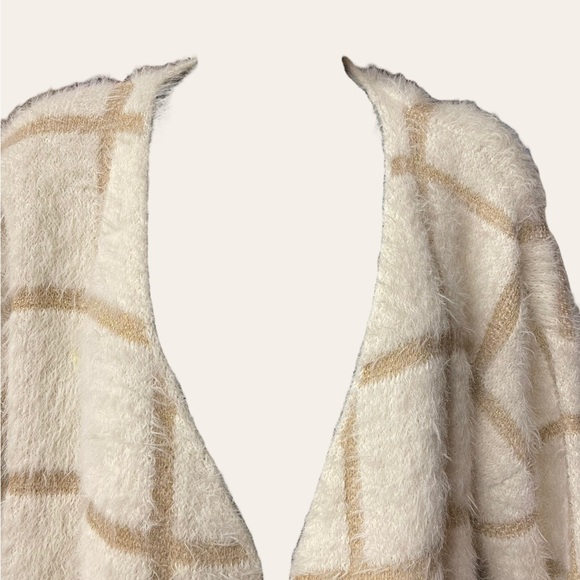 ✨TEXTURED CARDIGAN✨ - Picture 3 of 8